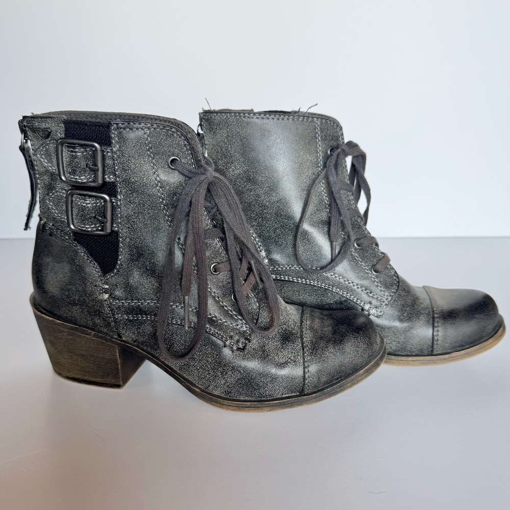 Roxy dark gray distressed ankle boots size 6